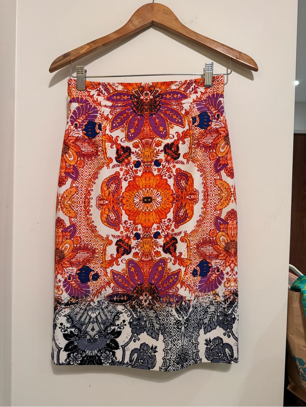ANTONIO MELANI Elegant Orange, Purple, Pink & Navy Printed Pencil Skirt size 0